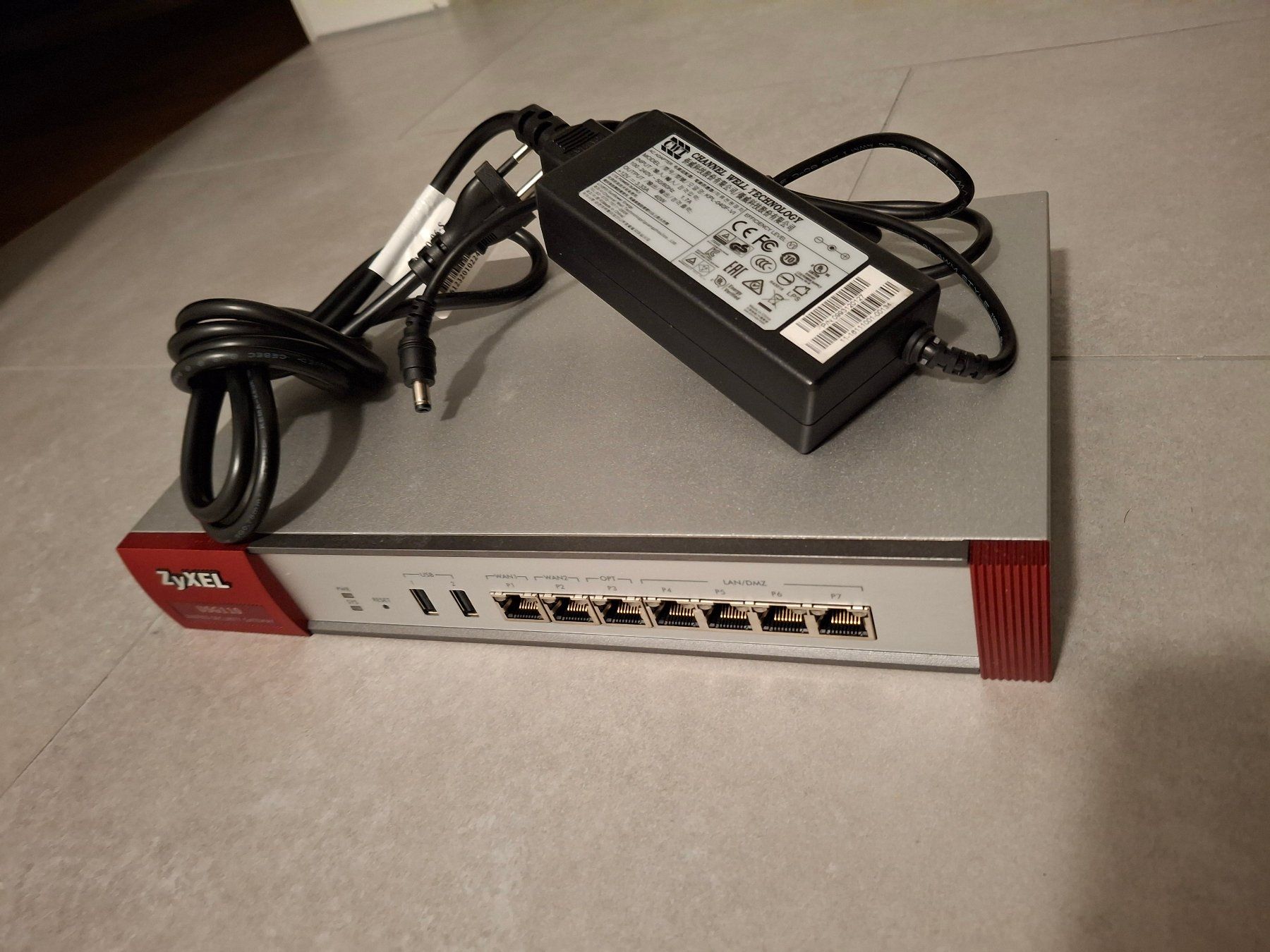 Zyxel Firewall: Zyxel Firewall USG 110 – Usato da Bettlach venduto da chichox3 1