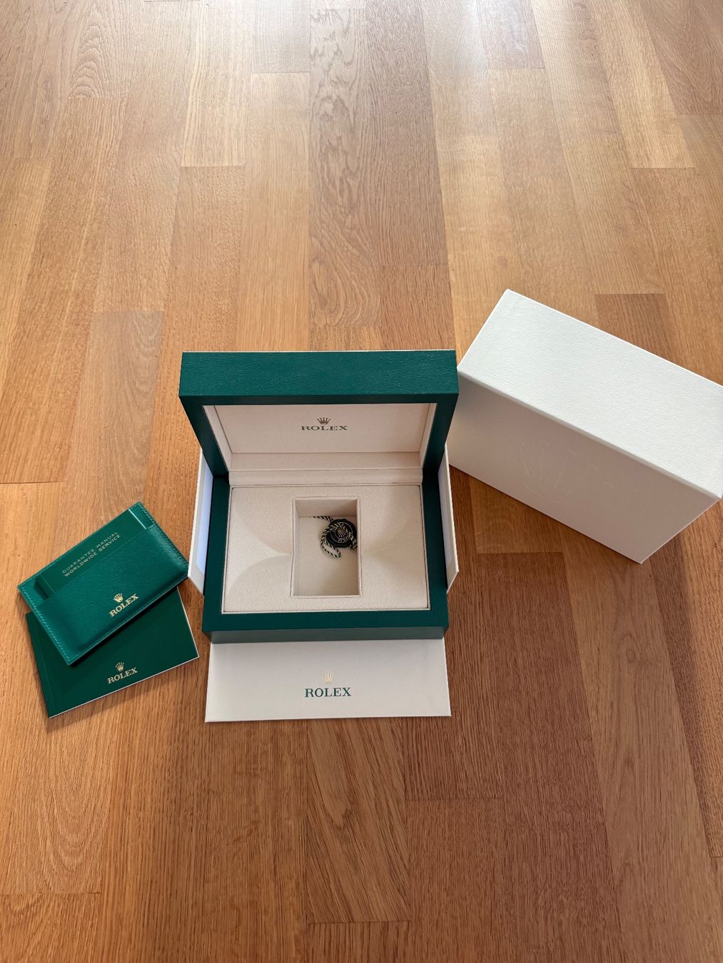 Rolex Uhren: Rolex Uhrenbox mit Umkarton – Gebraucht aus Rain von ThriftSHA 1