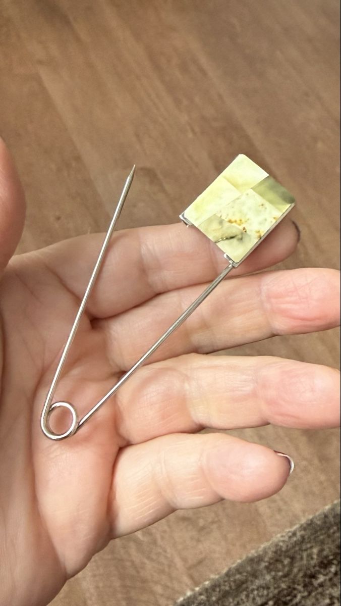 Broches & Aiguilles: Agraffe mit Bernstein-Mosaik💎 – Neuf avec emballage d'origine à Ebikon par elischka