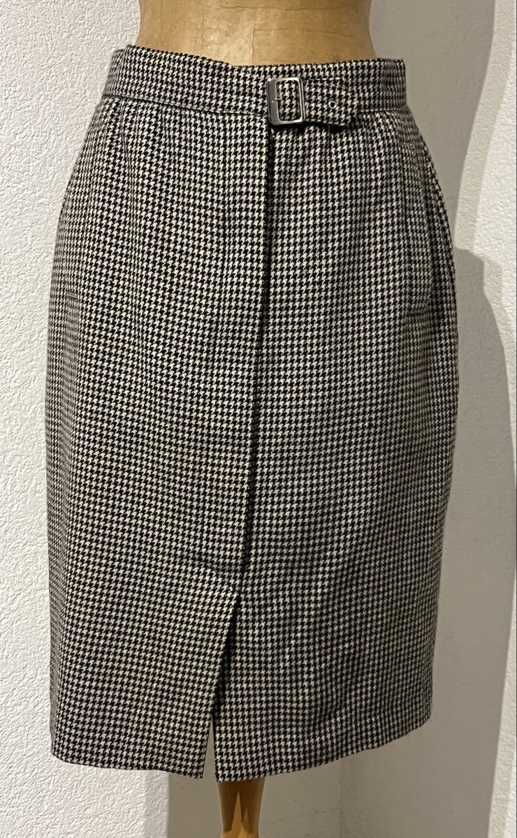 Escada Gonne: Jupe en laine Escada, taille M – Usato da St-Pierre-Clages venduto da ste_xk6p