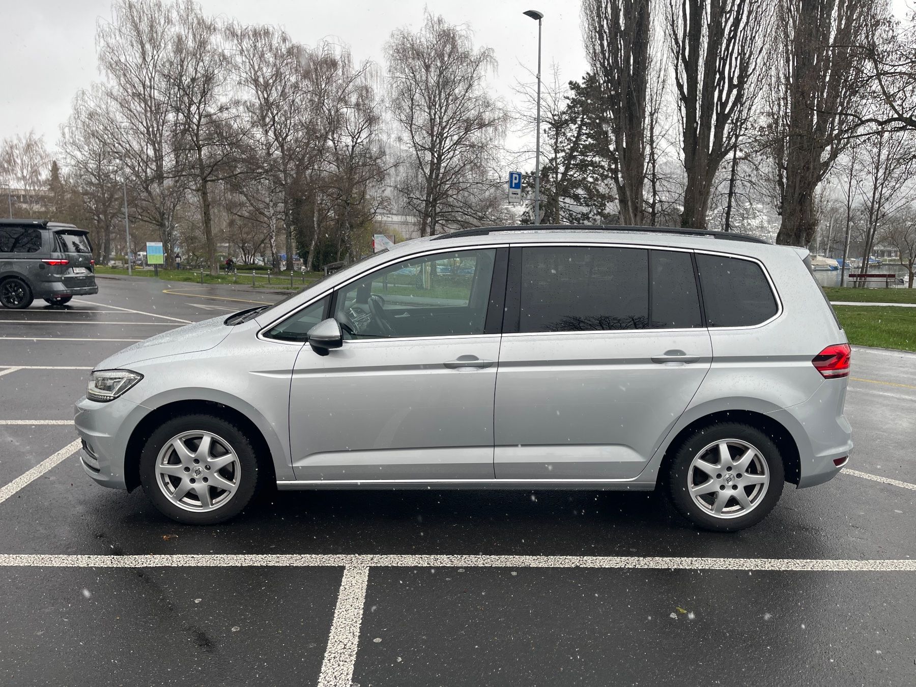 VW Autos: VW Touran 2.0 TDI DSG Comfortline – 2019 – Hellgrau Met. – Gebraucht aus Thun von Strangedog 1