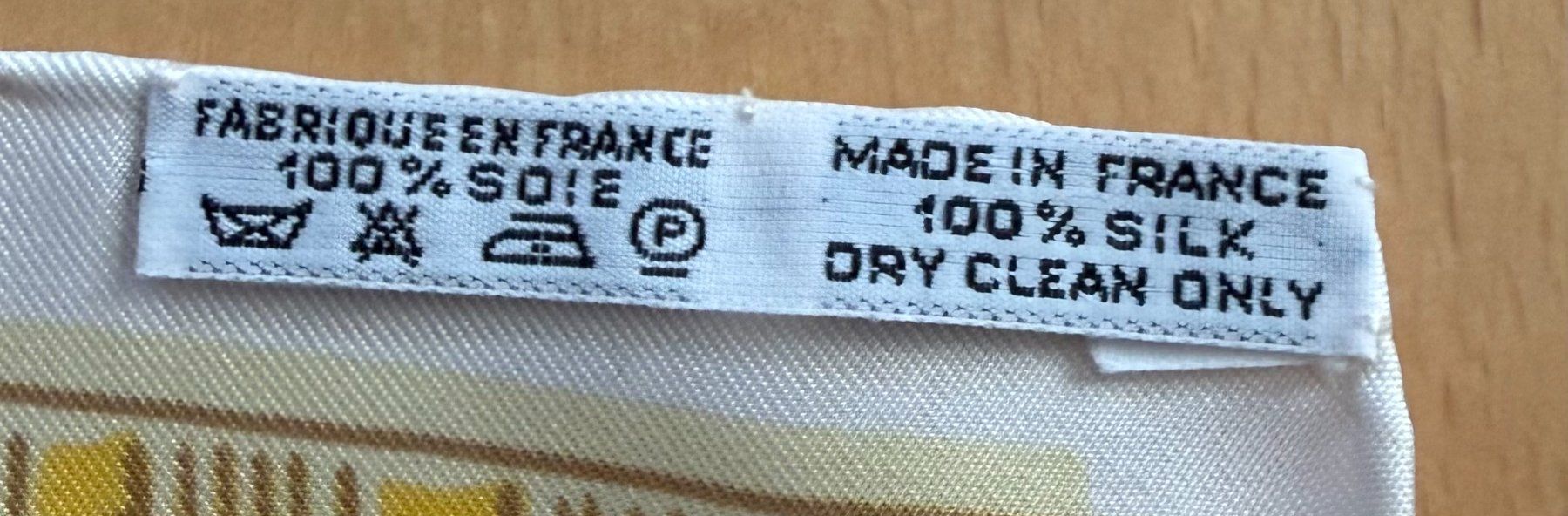 Hermès Foulards, Tücher & Schals: Foulard Hermes Seide, Tutankhamun – Gebraucht aus Uetikon am See von goalgetter02 2