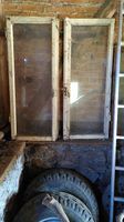 dekorative alte Fenster mit schicken Beschlägen Fensterflügl