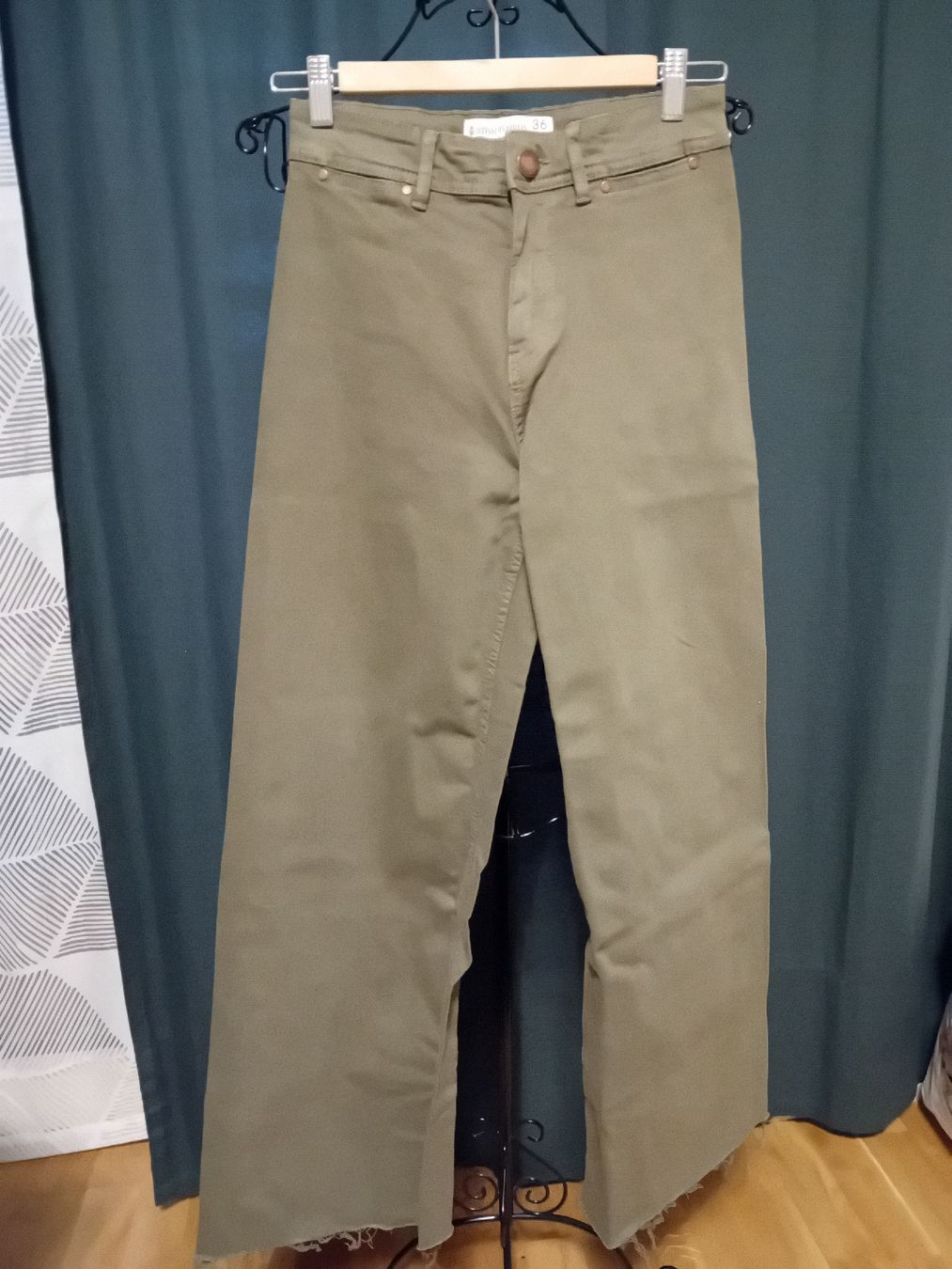 Stradivarius Jeans: jeans gr 36 von stradivarius – Nuovo (secondo la descrizione) da zürich venduto da janjaz