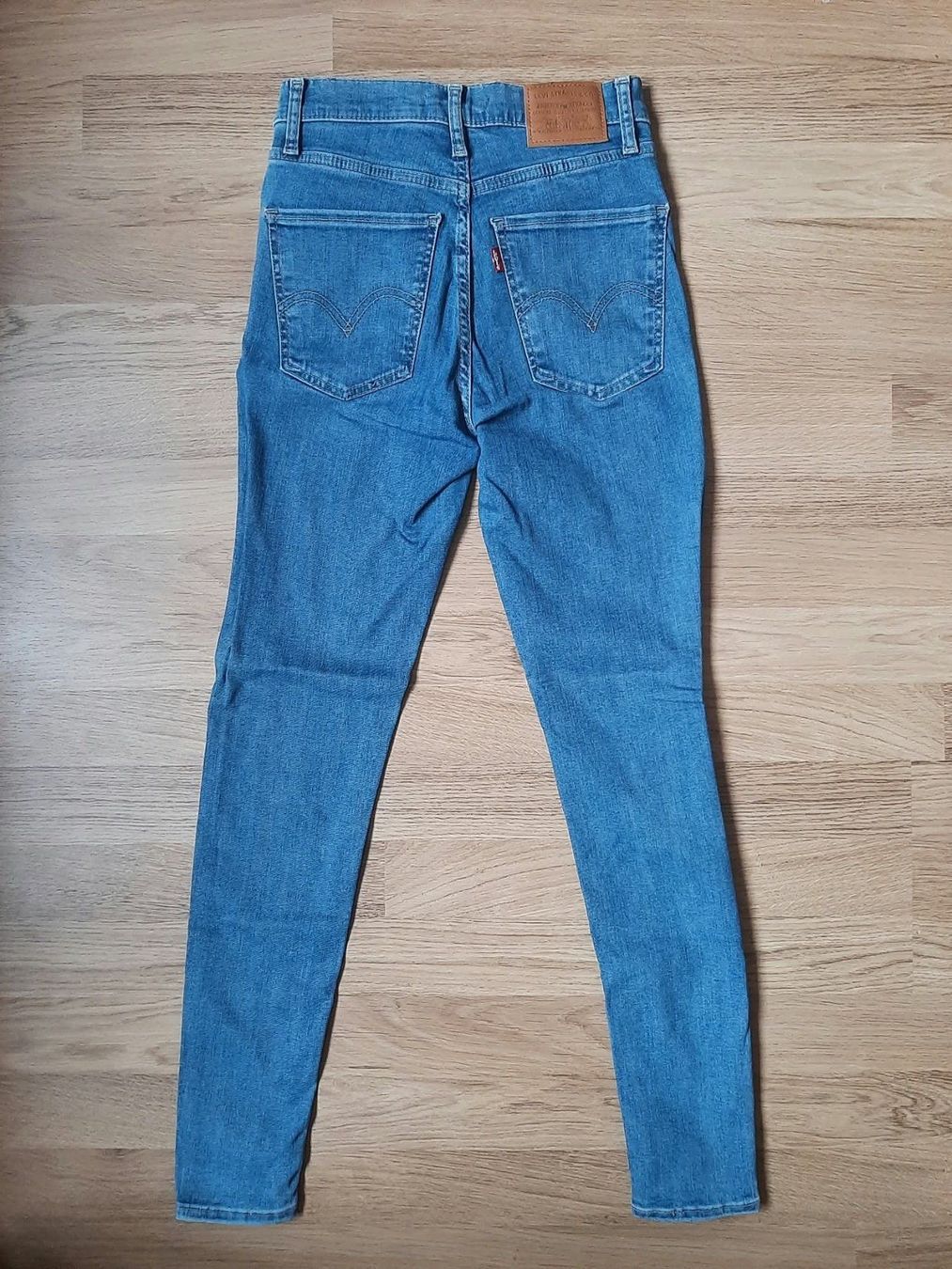 Levi's Jeans: Jeans Levi's – D'occasion à Neuchâtel par col_6rbm 1