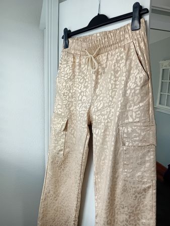 Coole Cargohose mit Leo Muster, Beige/Gold, Sommer! Gr. M/L.
