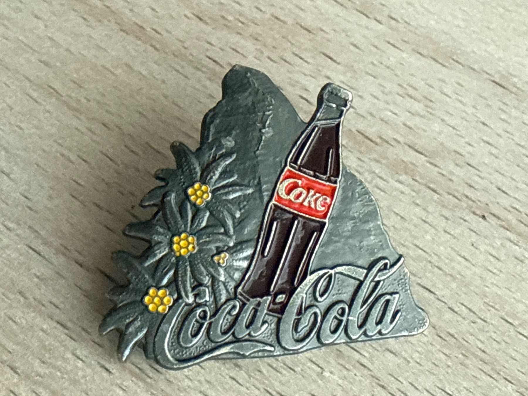 Coca-Cola Plaketten & Abzeichen: Pin Coca-Cola – Gebraucht aus Glattbrugg von Schweigmatt