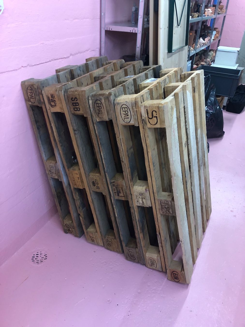 Pallets: 6 Holz Europaletten – Usato da Winterthur venduto da MikiTIZH