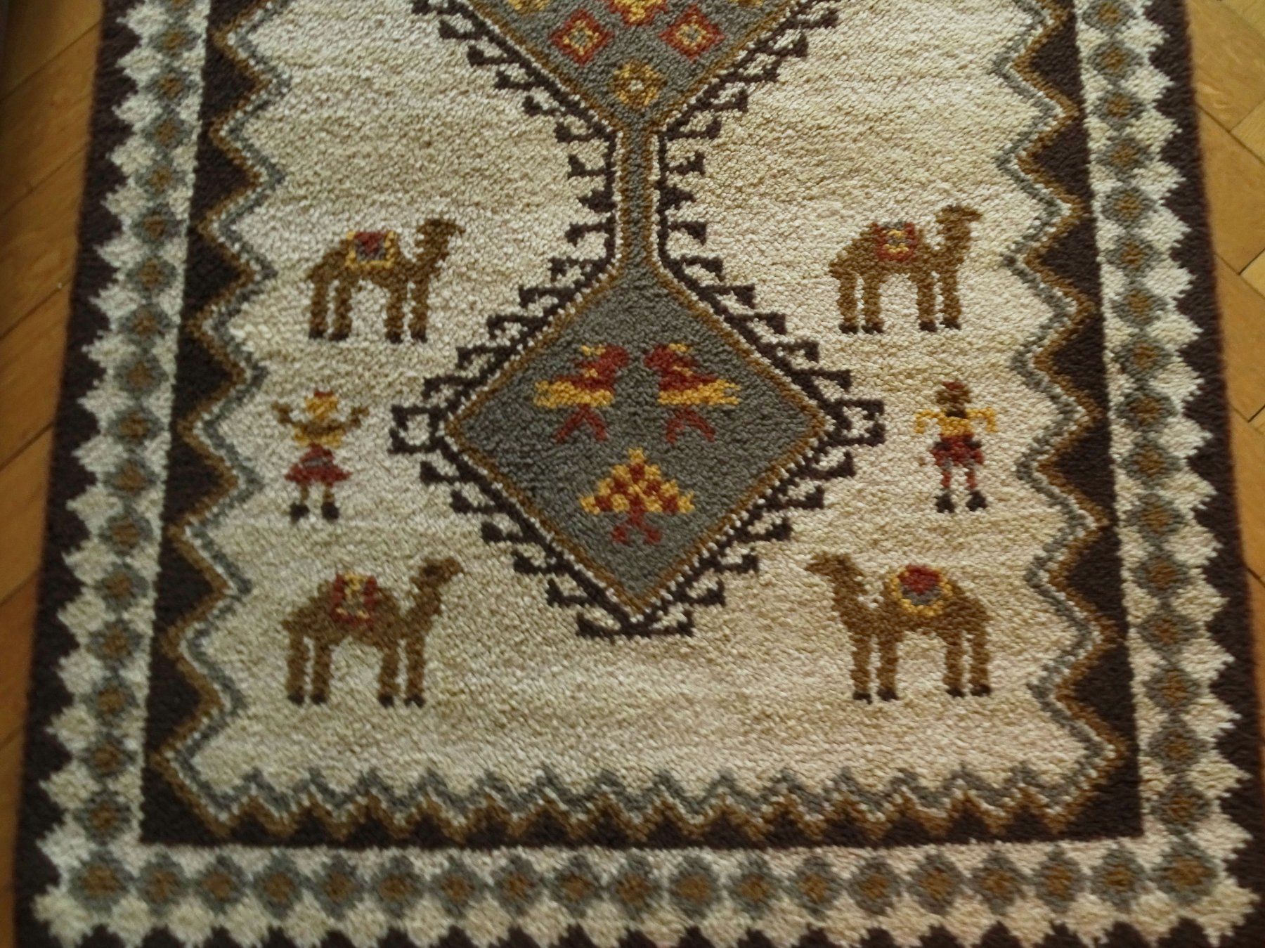 Tappeti: Vintage Teppich mit Kamelmotiven – Boho Orientteppich – Usato da Solothurn venduto da hli_n69n 2