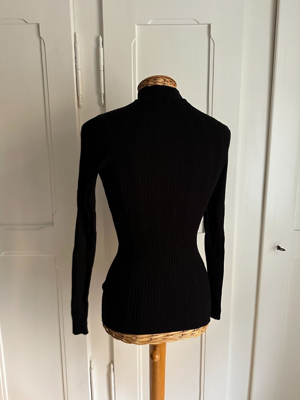H&M Pulls & Sweat-shirts: Feinstrick Pullover schwarz XS – D'occasion à Zürich par Diazaio 2