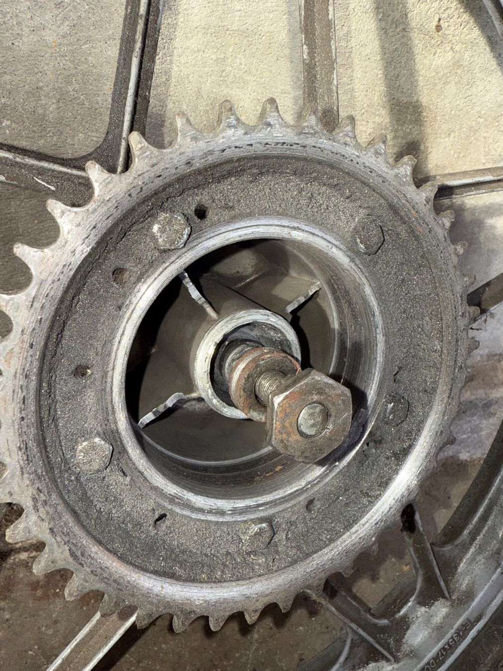 Sachs Mofa-Ersatzteile: Sachs Gussfelgen Hinterrad 17 Zoll – Defekt aus Fahrni b. Thun von berger_tuning34 1