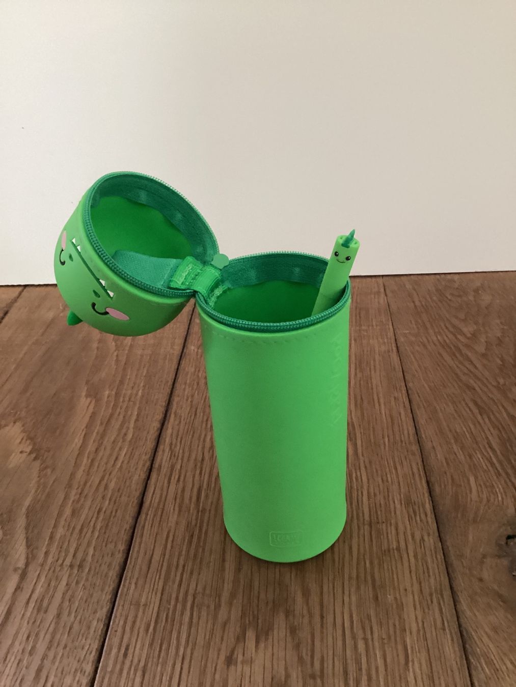 Legami Astucci : Legami Trousse Etui dinosaure vert neuve – Nuovo (secondo la descrizione) da Zug venduto da Chikimiki 2