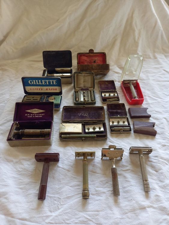 Lot de 12 anciens rasoirs avec quelques accessoires (D'occasion) à ...