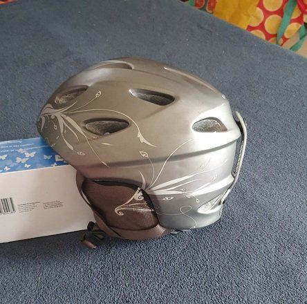 Caschi: Casque de ski Giro  S  taille 52-55 – Usato da Erde venduto da zakleblanc 1