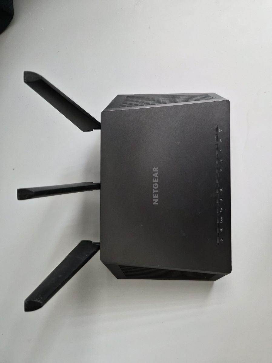 Netgear Modem & Router: Netgear Router R7000 Nighthawk AC1900 – Usato da Zürich venduto da jlabelle 1