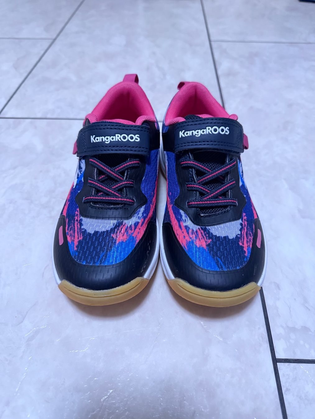 Chaussures filles: Mädchen Turnschuhe Gr. 32 – D'occasion à Uetikon am See par m1384