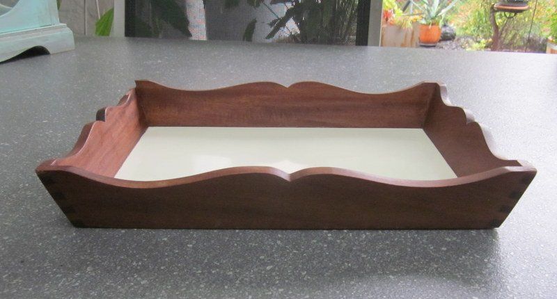 Servierplatten: Kleines rustikales Vintage Holztablett, Serviertablett – Gebraucht aus Bischofszell von raika 4
