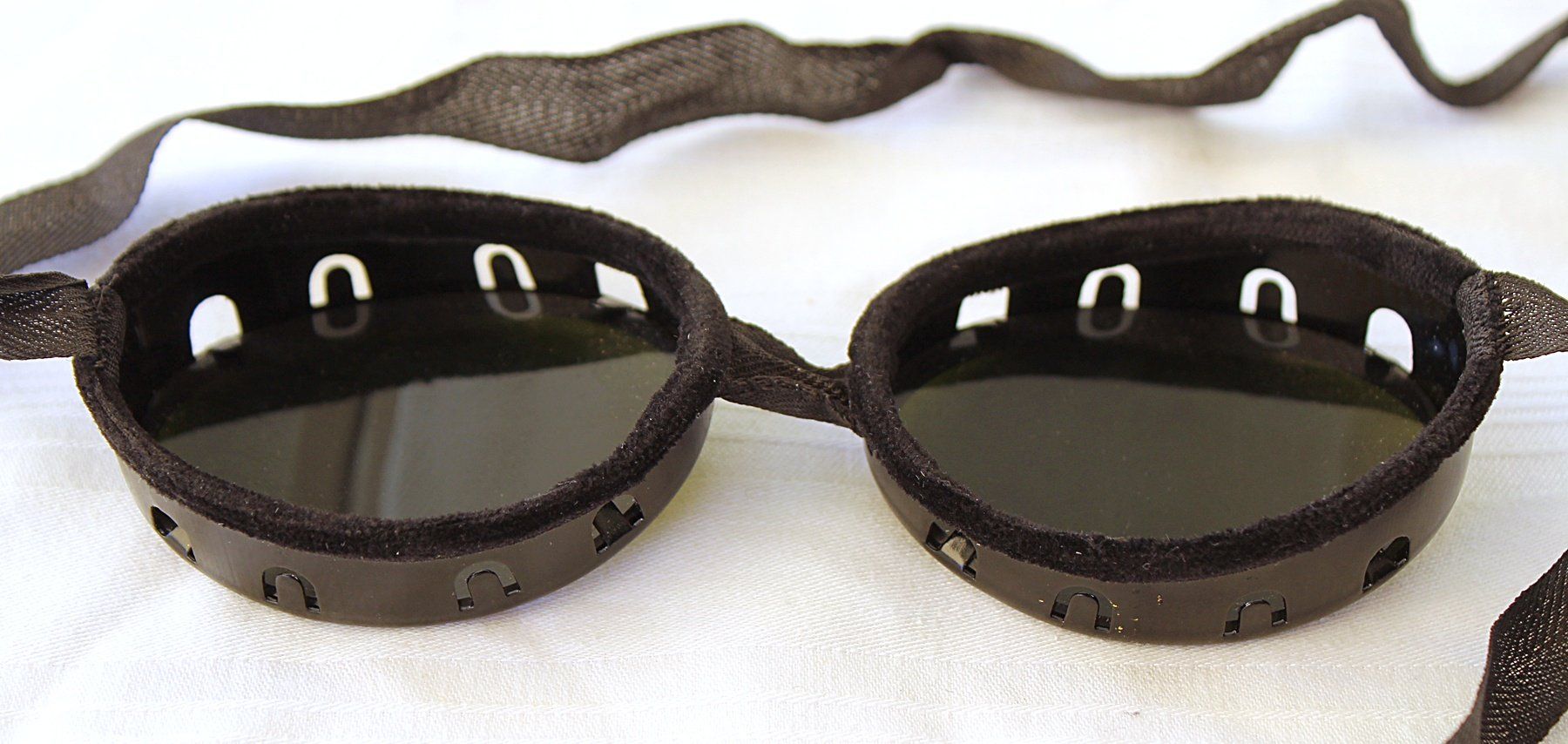 Schweizer Armee Uniformen: Schweizer Armee Gletscherbrille FAEC Chiasso mit Dose – Gebraucht aus Zürich von Auctionata 5