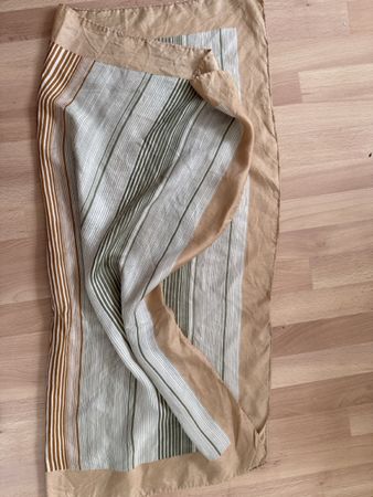 Leichtes Seiden-Tuch im Streifen-Design, CHF 15