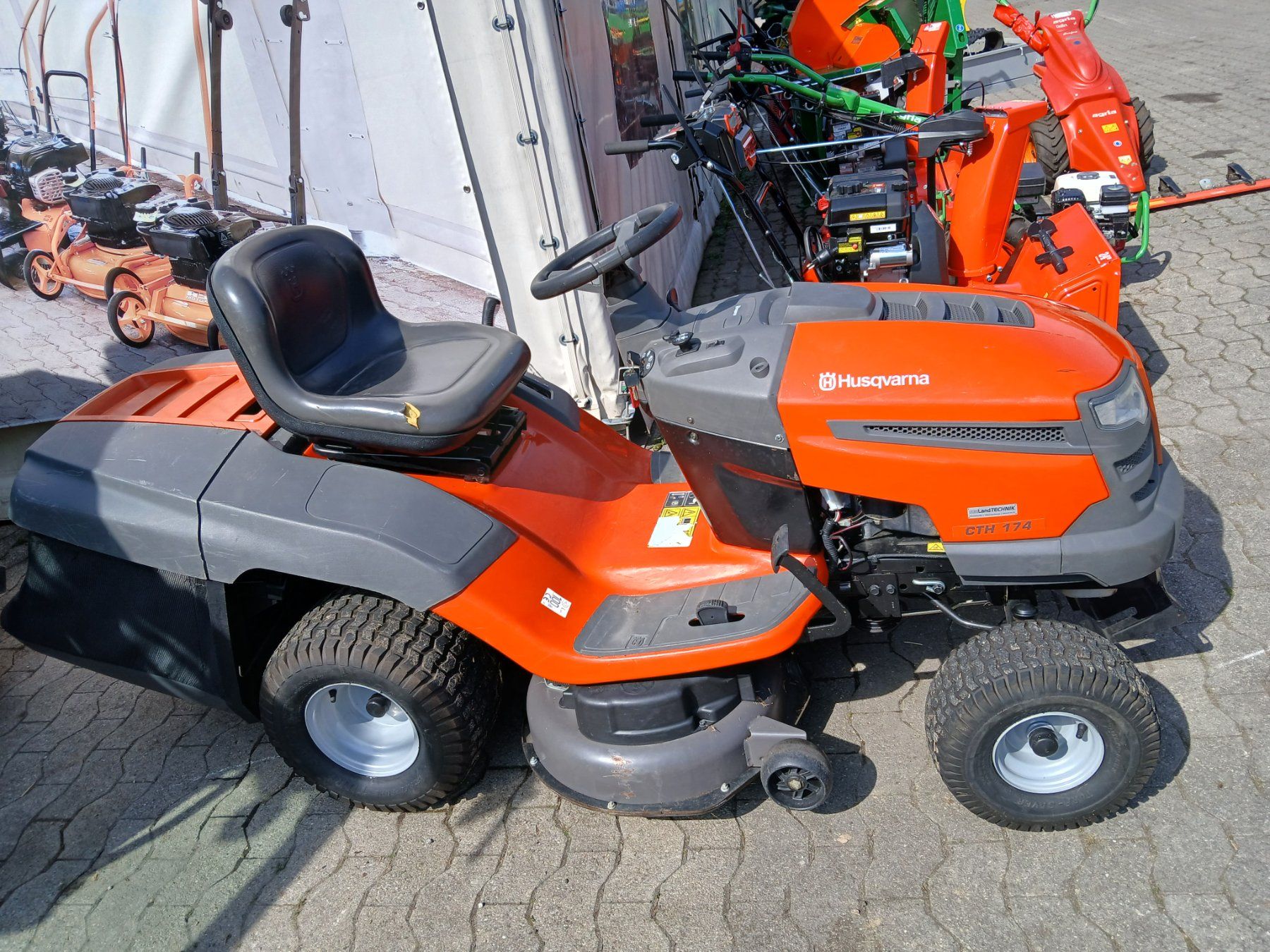 Husqvarna Rasenmäher: Rasentraktor Husqvarna CTH174 – Gebraucht aus Münchenwiler von Zellerbarbara 8