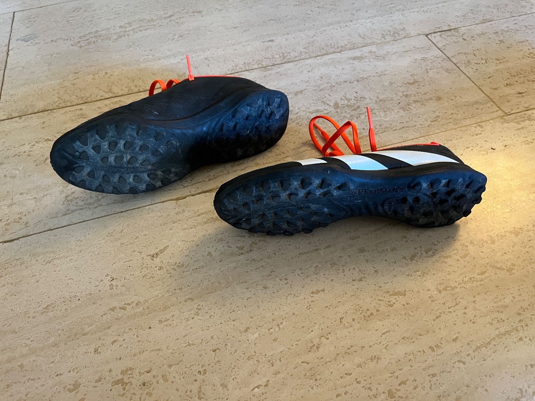 Adidas Scarpe da uomo: Fussballschuhe / Tausendfüssler Grösse 37.5 – Usato da Zürich venduto da Pellicano 1