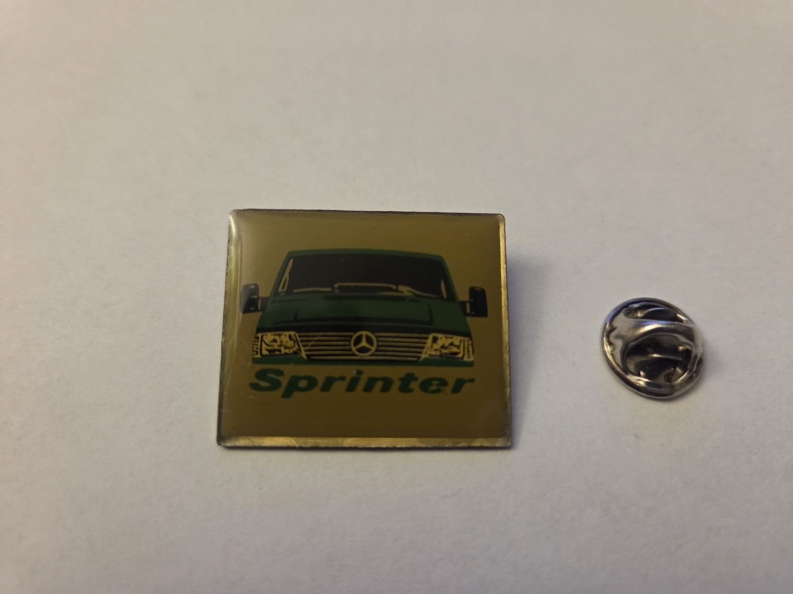 Placchette & Badge: Pin's Mercedes-Benz Sprinter  – Usato da Territet venduto da Cenh