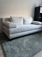 Fast unbenutzte Schlafcouch + Teppich