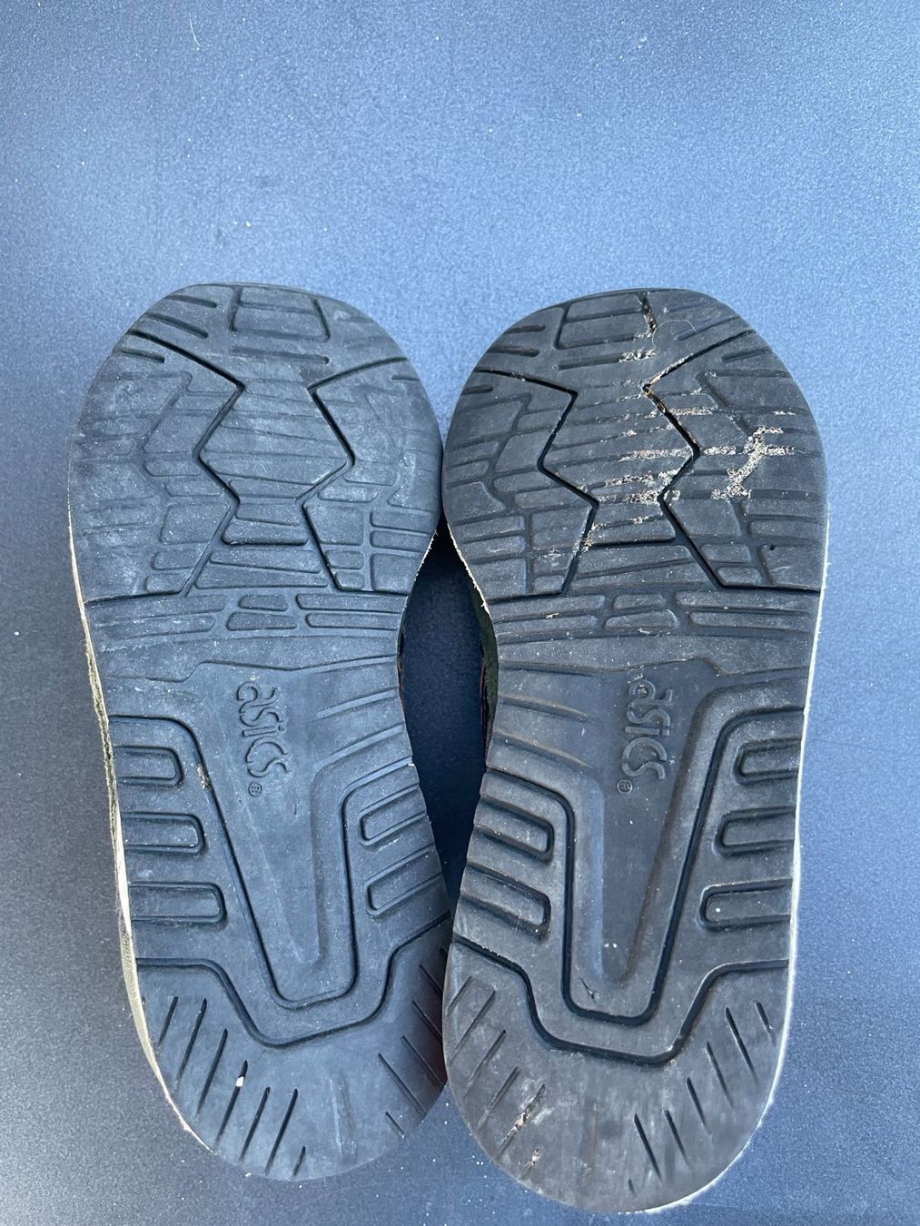 Asics Scarpe da uomo: Asics Kinderschuhe Olive-Schwarz-Orange Grösse 33 – Usato da Zürich venduto da ONA-Online 2