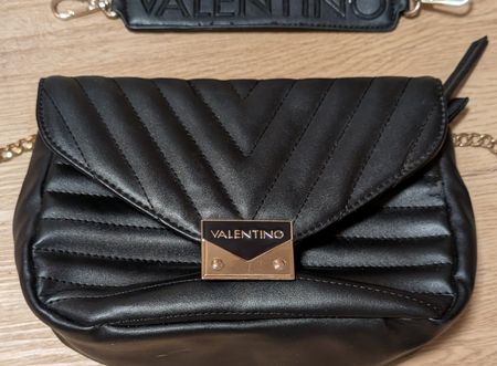 Valentino Handtasche schwarz mit Kette gebraucht