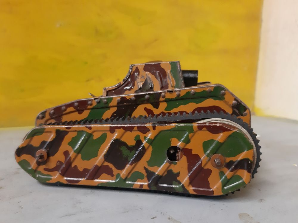 Petit tank Gama (??) 1
