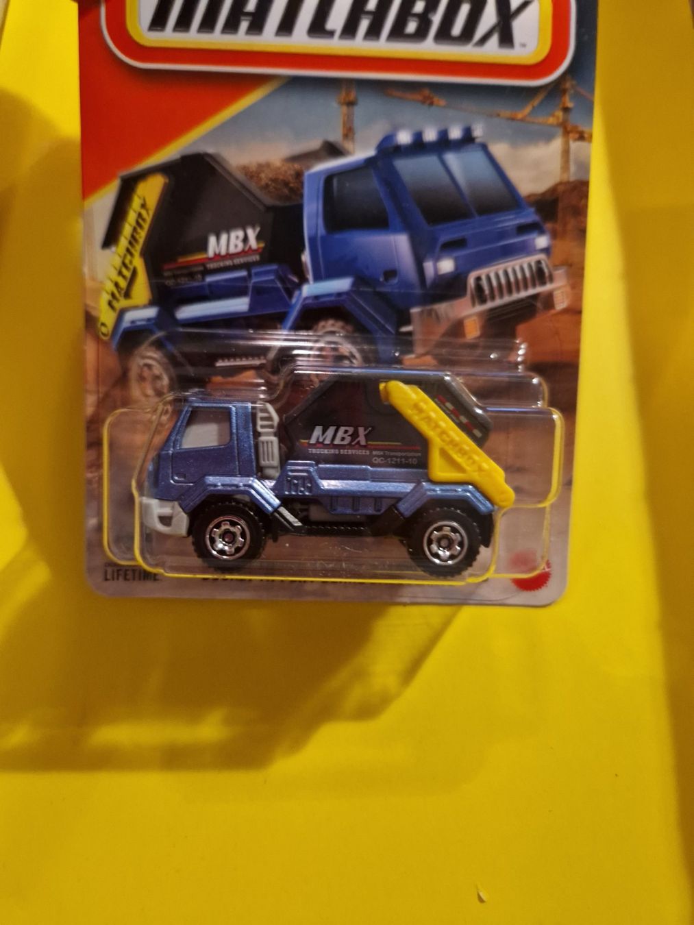 Matchbox Modellini d'auto: Matchbox BUCKET TIPPER – Nuovo e nell'imballaggio originale da Oftringen venduto da Rotor 5