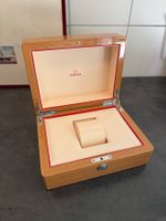 Boîte de montre Omega en bois, authentique.