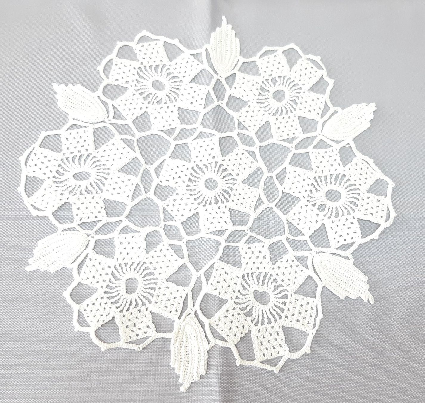 Altra biancheria da tavola: Makramee-Häkeldeckchen - Napperon en macramé-crochet – Usato da Savagnier venduto da Marderuth 1