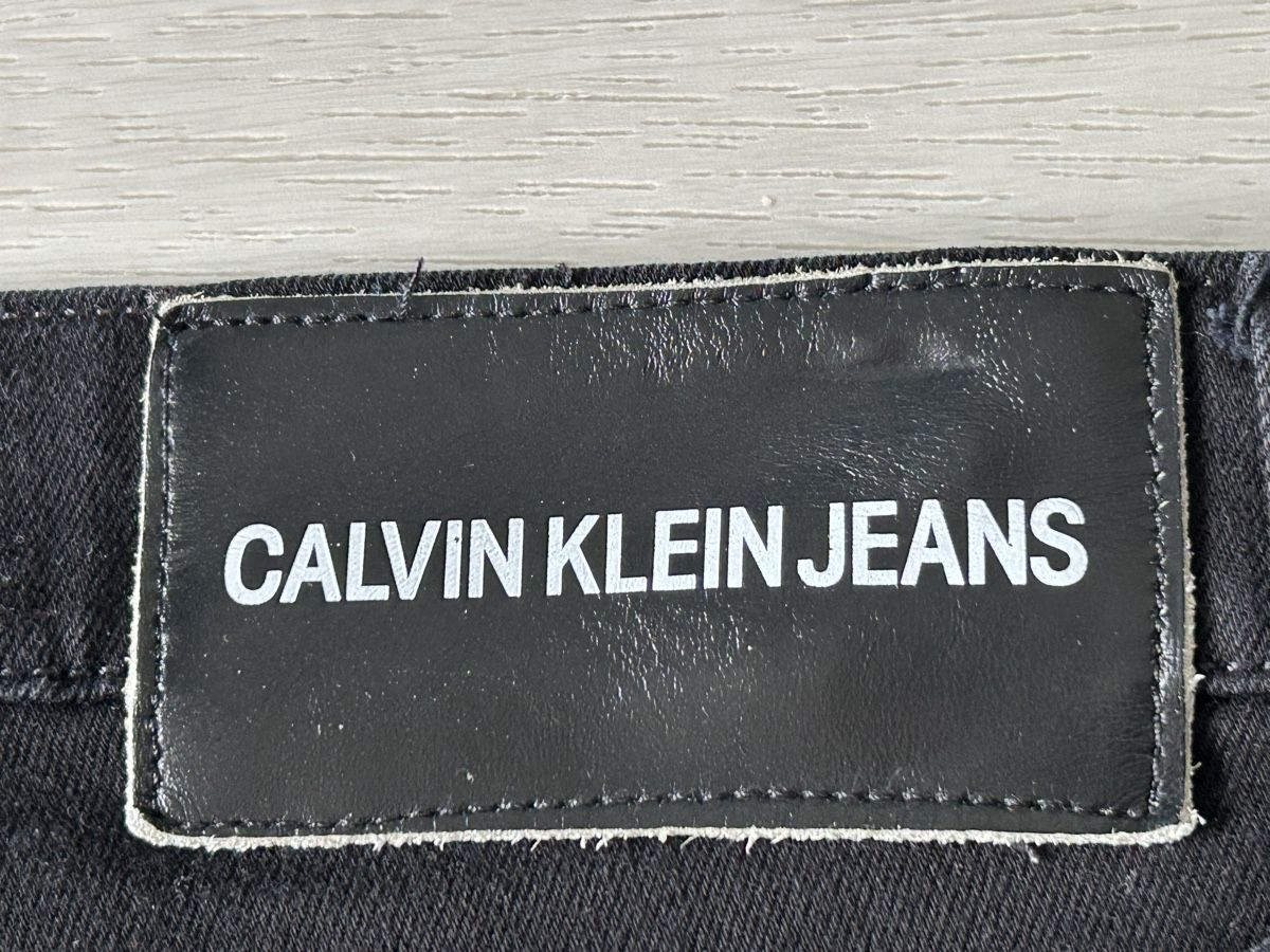 Calvin Klein Jeans: Calvin Klein Jeans, schwarz, Gr. 29/34 – Nuovo (secondo la descrizione) da Strengelbach venduto da Xycy 6