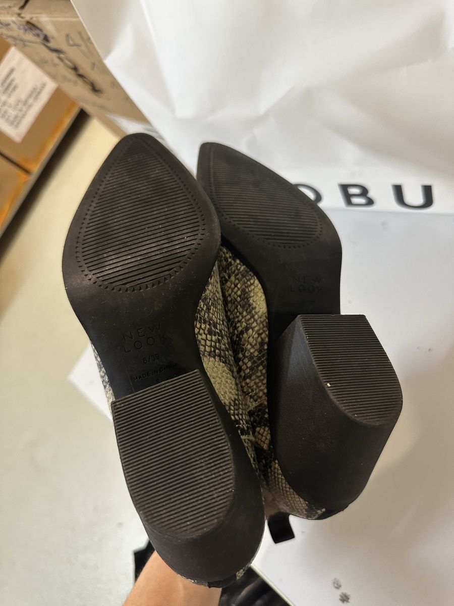 Scarpe da donna: Stiefeletten aus Kunstleder – Nuovo (secondo la descrizione) da Muttenz venduto da Tschulietta_105 2