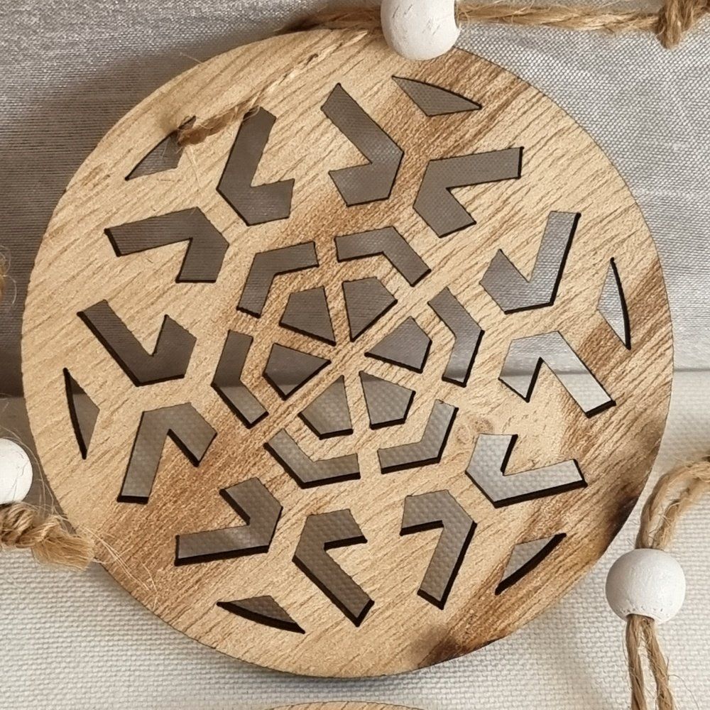 Tutte le decorazioni: 9 Stk.Originalverpackte Holz Mandala mit Schur / 7, 7 cm – Nuovo e nell'imballaggio originale da Rupperswil venduto da moni_2024 2