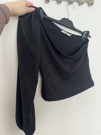 NA-KD Asymmetrisches Top, Schwarz, Grösse M - Neuwertig!