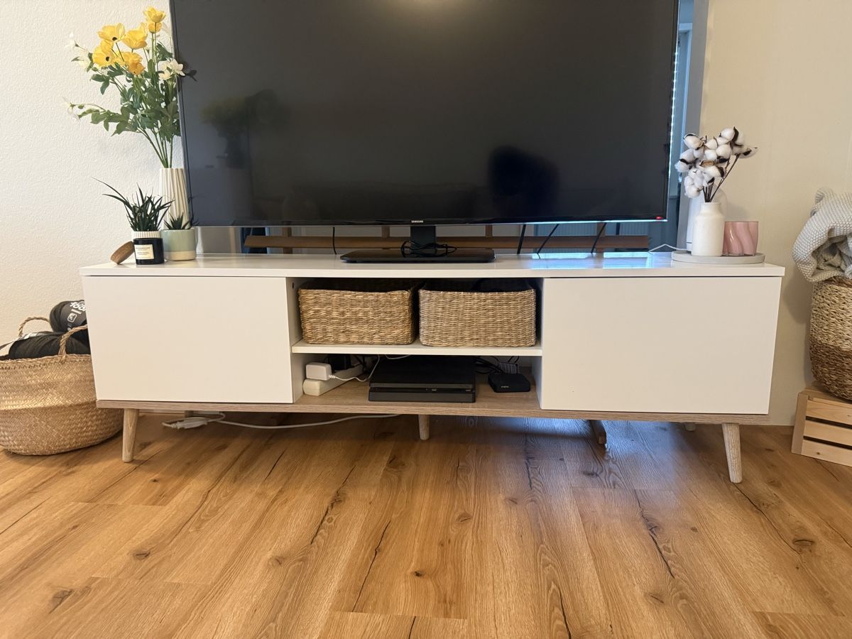 Mobili TV: TV Möbel weiss – Usato da Ebikon venduto da Leonievn 1