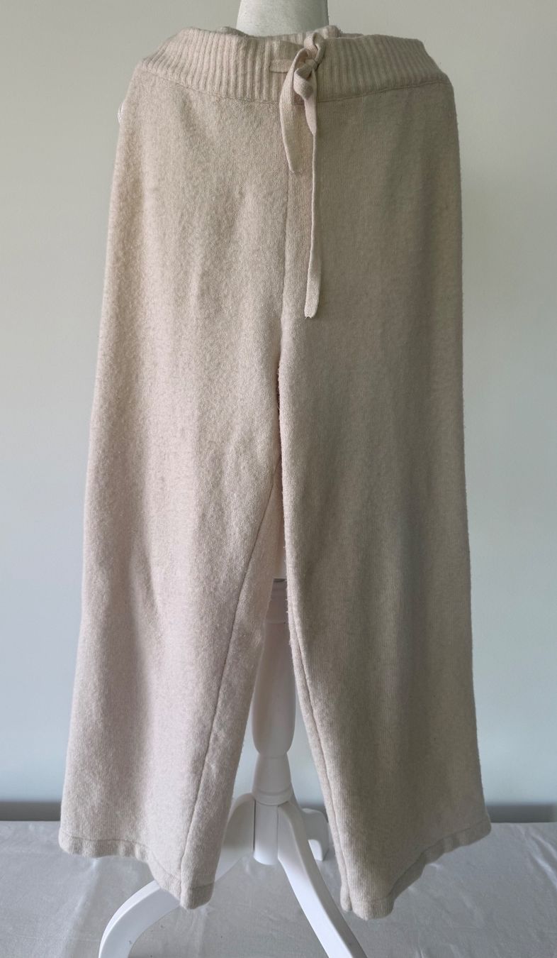 Monki Pantaloni: Monki Strickhose Cremeweiss weit geschnitten – Usato da Weiningen ZH venduto da san_7hsm