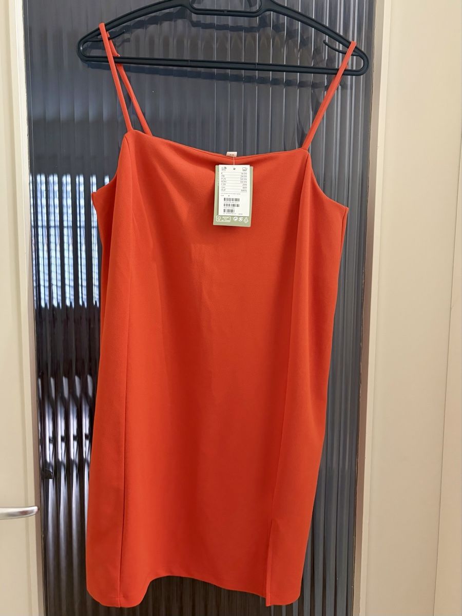 H&M Kleider: H&M orange mini dress - Medium – Neu und originalverpackt aus Fribourg von spy_67zb