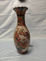 Dekorative Porzellanvase mit Blumenmotiv & Golddekor