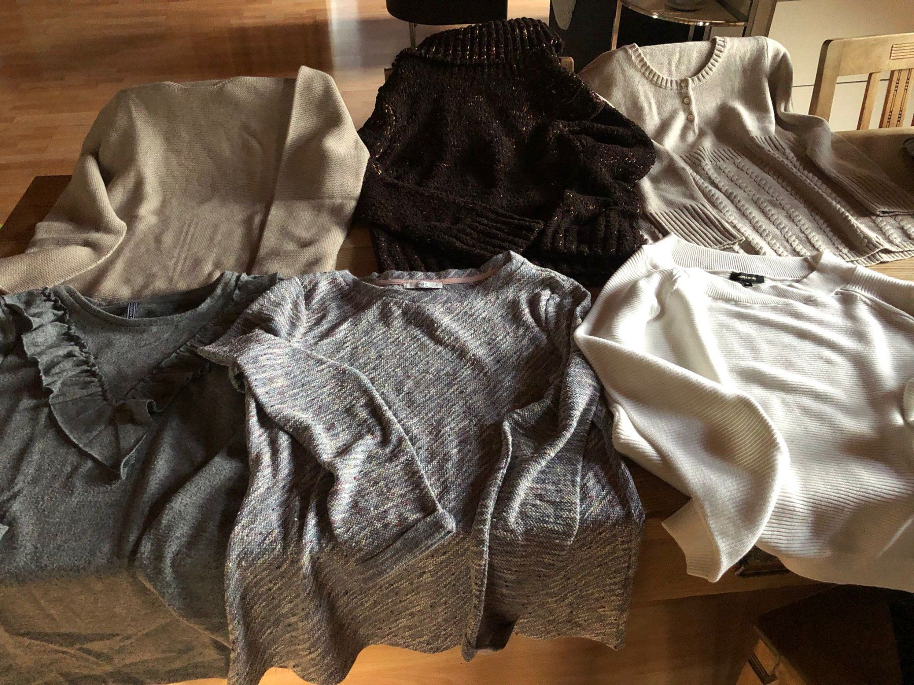 Lotti di vestiti: 6 hübsche Damenpullover Gr. 36 – Usato da Röschenz venduto da Tashroal 1