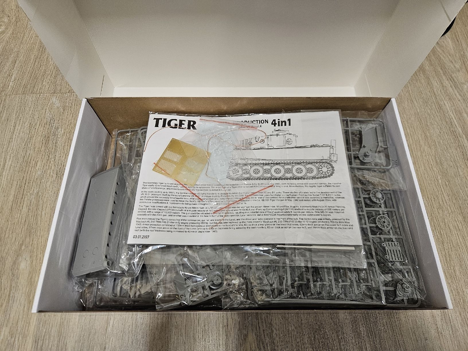 Kits de montage: Modellbausatz Panzer 4in1 1/35 neu – Neuf avec emballage d'origine à Dübendorf par EisenringJan 6