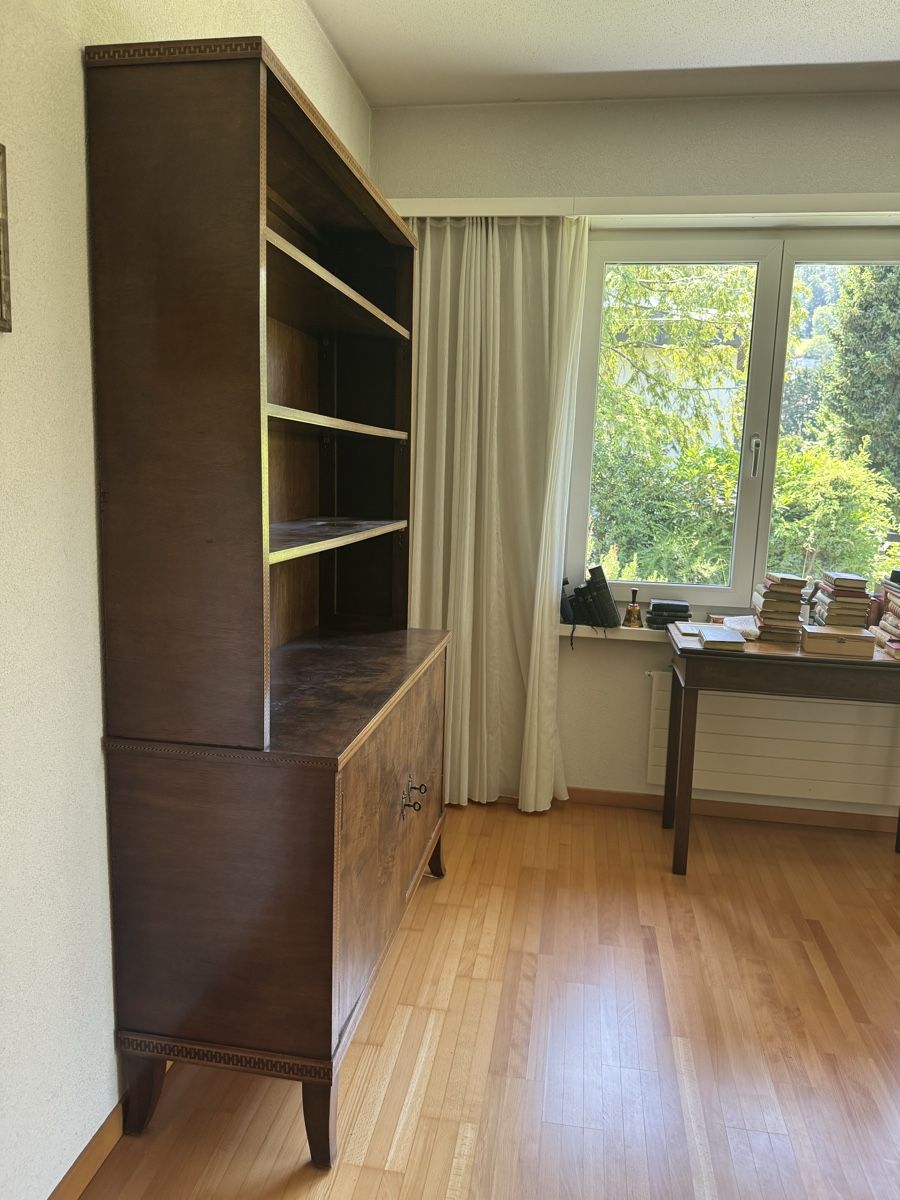 Regale: Antikes Büchergestell mit Intarsien  – Gebraucht aus Langnau am Albis von pla_2vk5 2