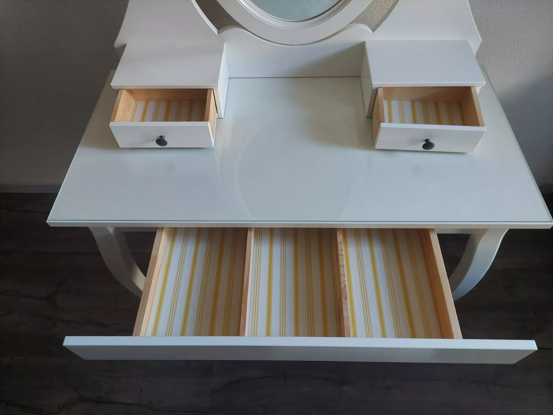 Ikea Tavoli da trucco: Frisiertisch mit Hocker – Usato da Unterschächen venduto da wekalali 2