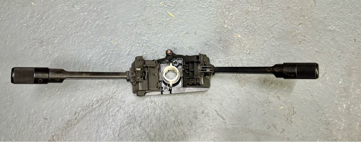 Tutti pezzi di ricambio auto: Lenkstockschalter Alfa 75 – Usato da Rottenschwil venduto da BSig1808