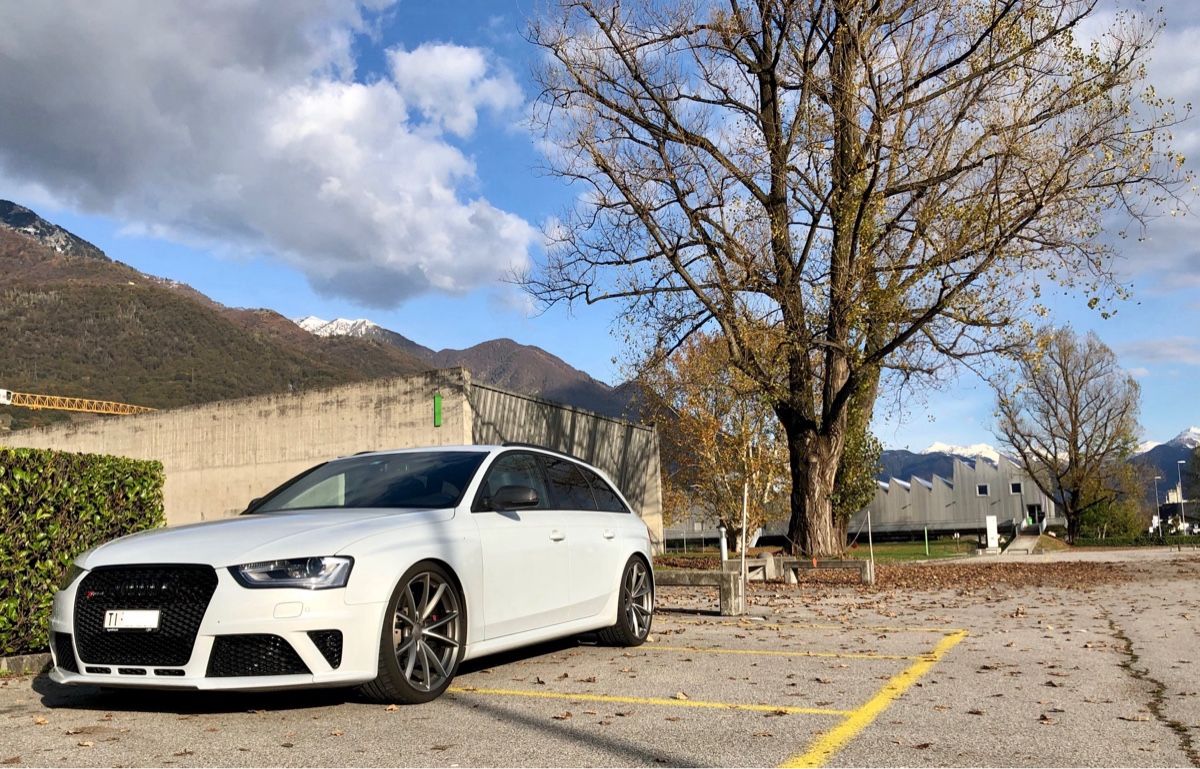 Audi Automobili: Audi RS4 Avant – Usato da Gordola venduto da Mirkus