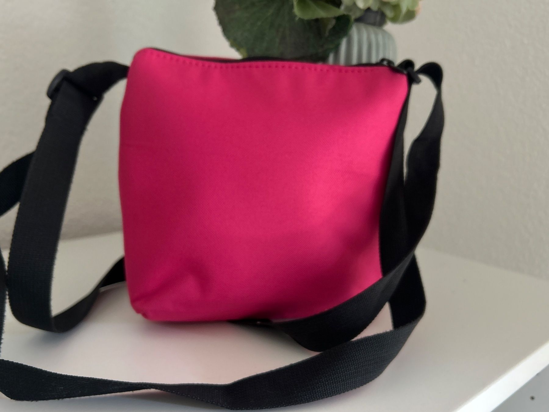 Taschen für Damen: Umhängetasche pink mit aussen und innen Fächern – Neu (gemäss Beschreibung) aus Brunnen von Nala2929 2