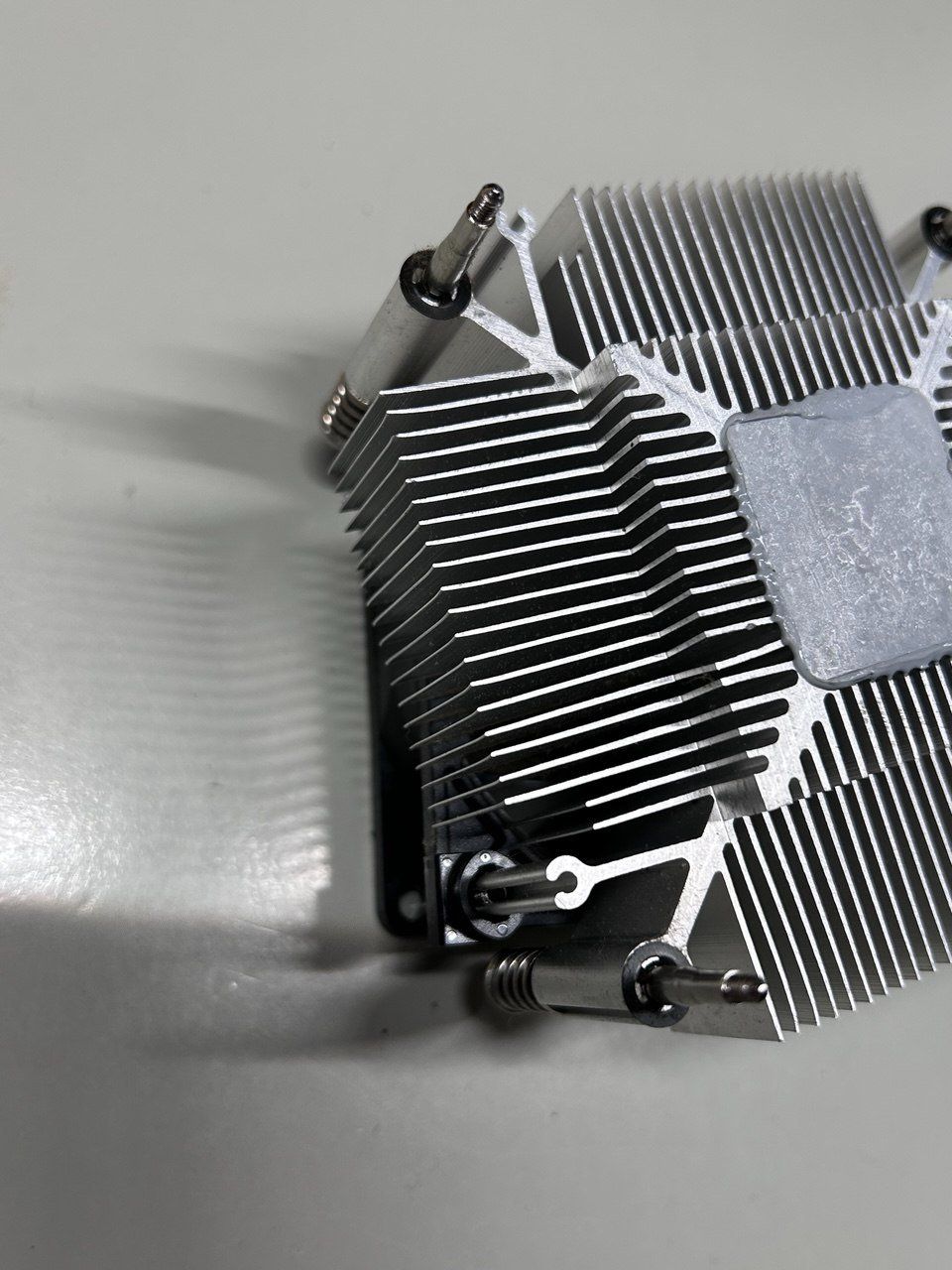 Componenti elettronici: Dissipatore con ventola per CPU – Usato da Giubiasco venduto da LorisVale 1