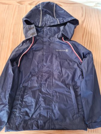 Veste neuve (taille 128)